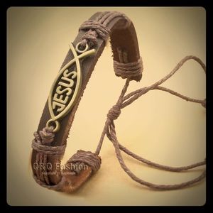 🛍Only $1 in bundle!🛍Leather Jesus bracelet